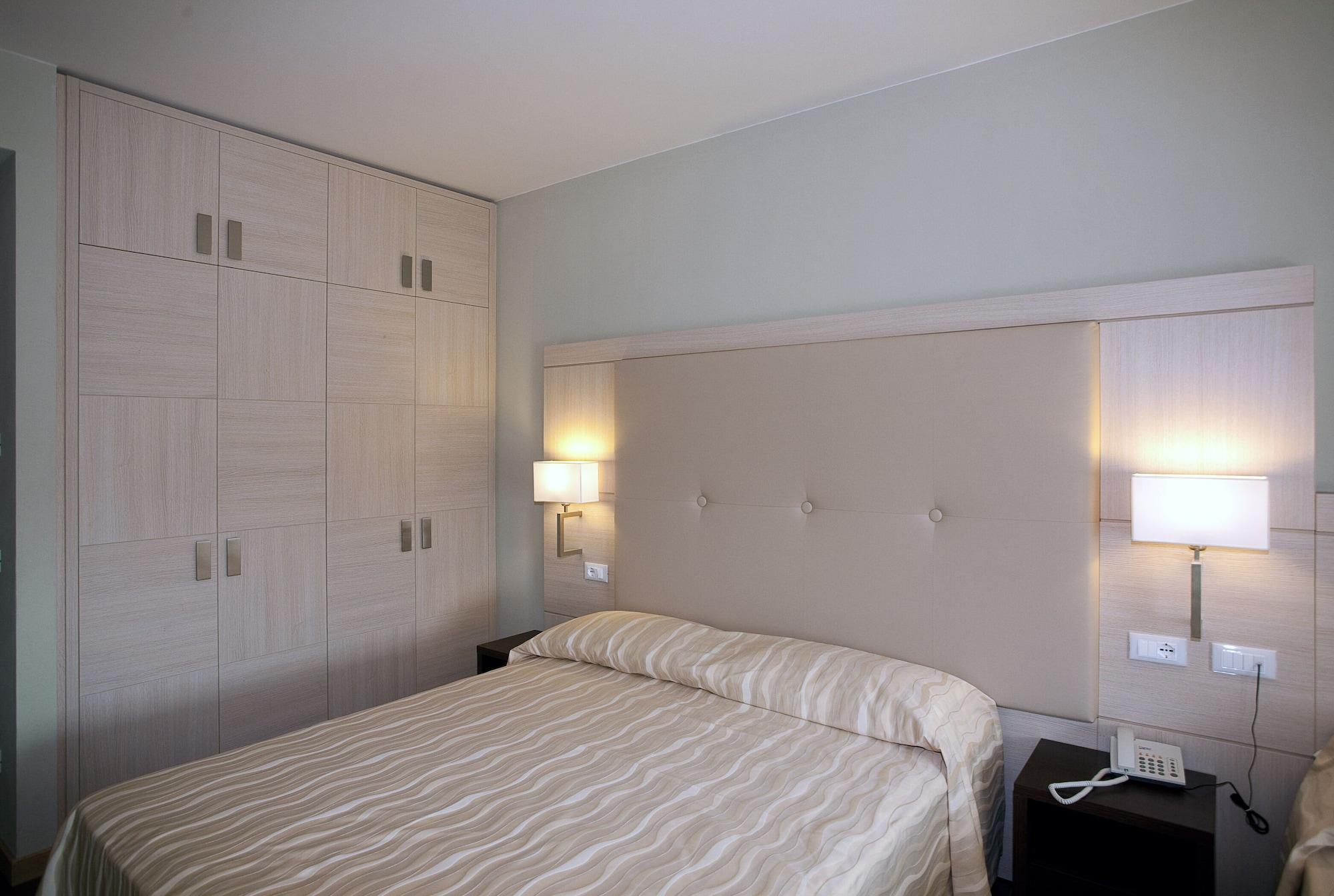 Hotel Porto Azzurro Sirmione Bagian luar foto