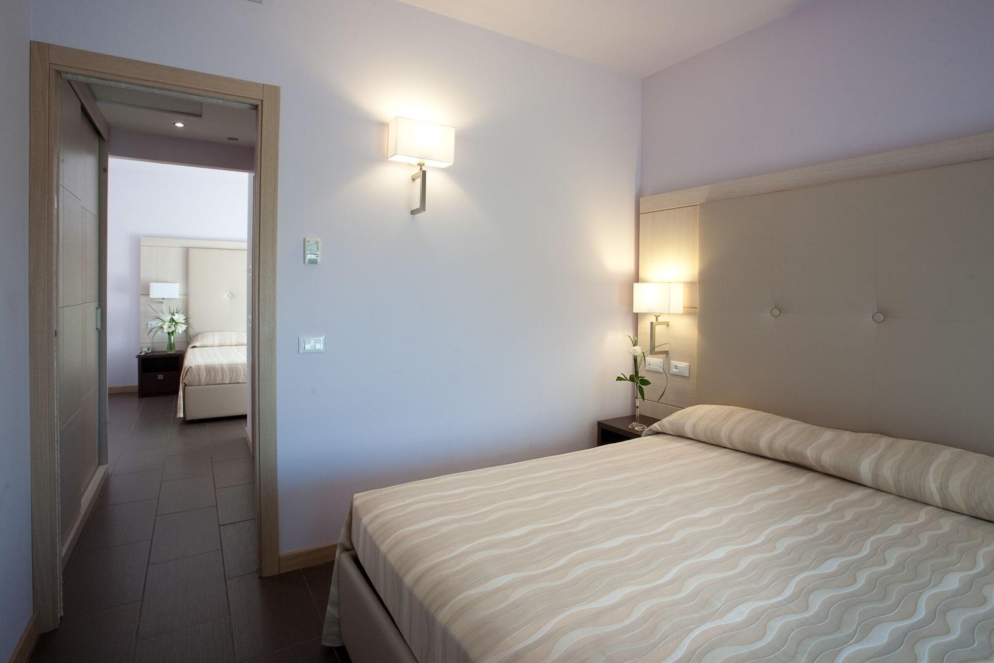 Hotel Porto Azzurro Sirmione Bagian luar foto