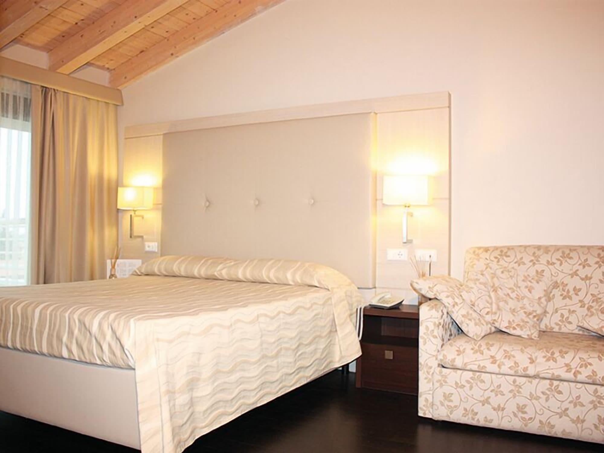 Hotel Porto Azzurro Sirmione Bagian luar foto