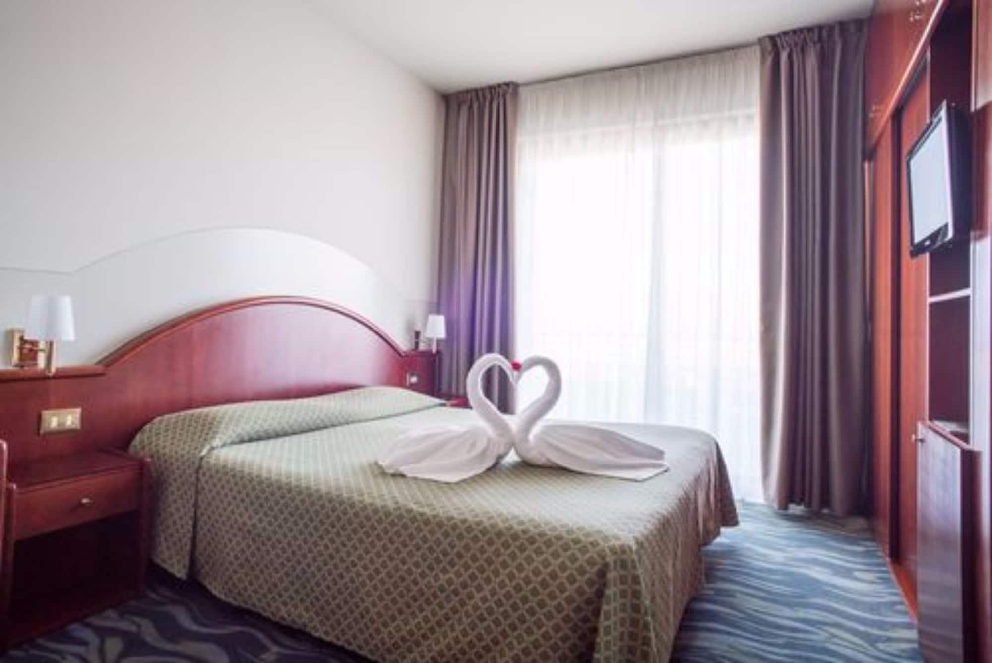 Hotel Porto Azzurro Sirmione Bagian luar foto