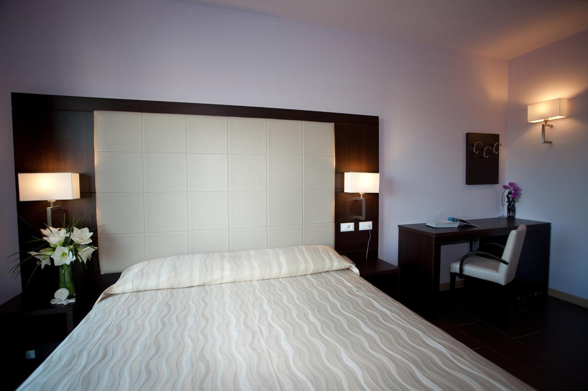 Hotel Porto Azzurro Sirmione Bagian luar foto