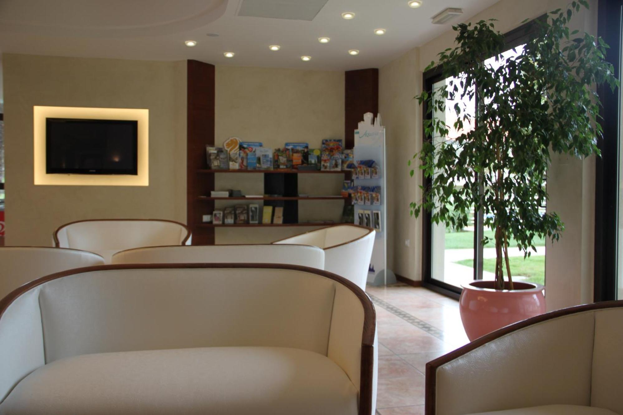 Hotel Porto Azzurro Sirmione Bagian luar foto