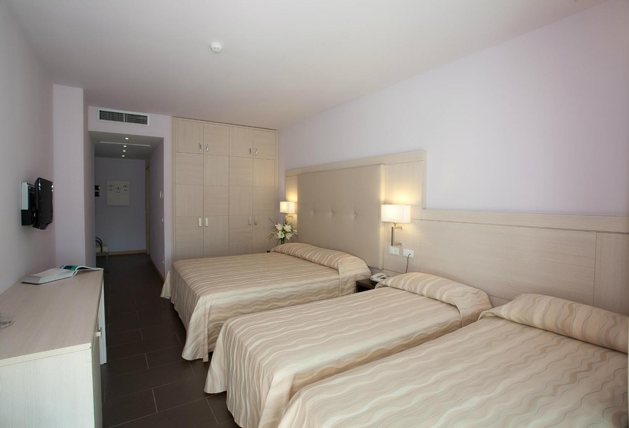 Hotel Porto Azzurro Sirmione Bagian luar foto