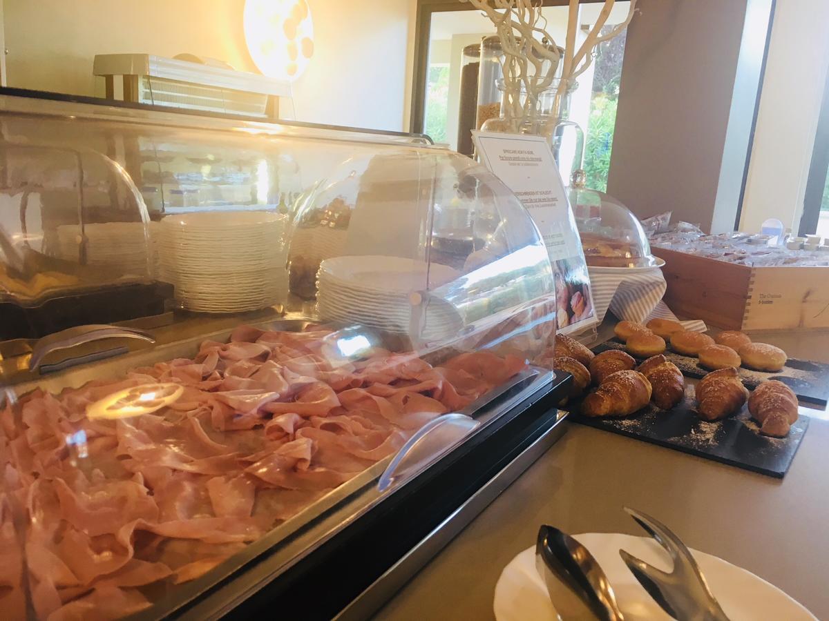 Hotel Porto Azzurro Sirmione Bagian luar foto
